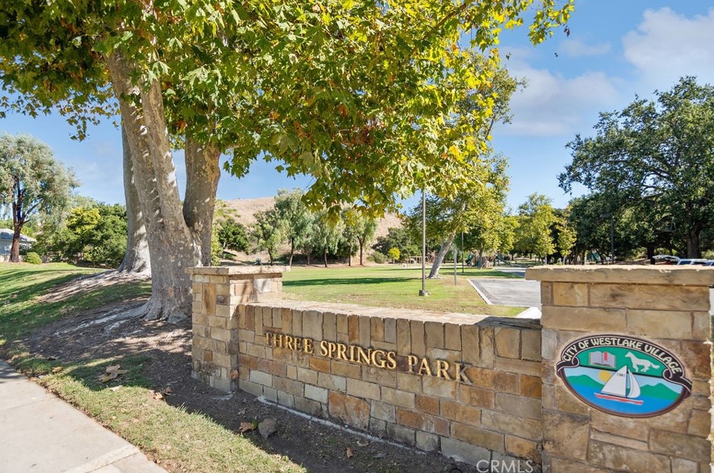 2660 Grandoaks Dr, Thousand Oaks CA 91361-5562 exterior