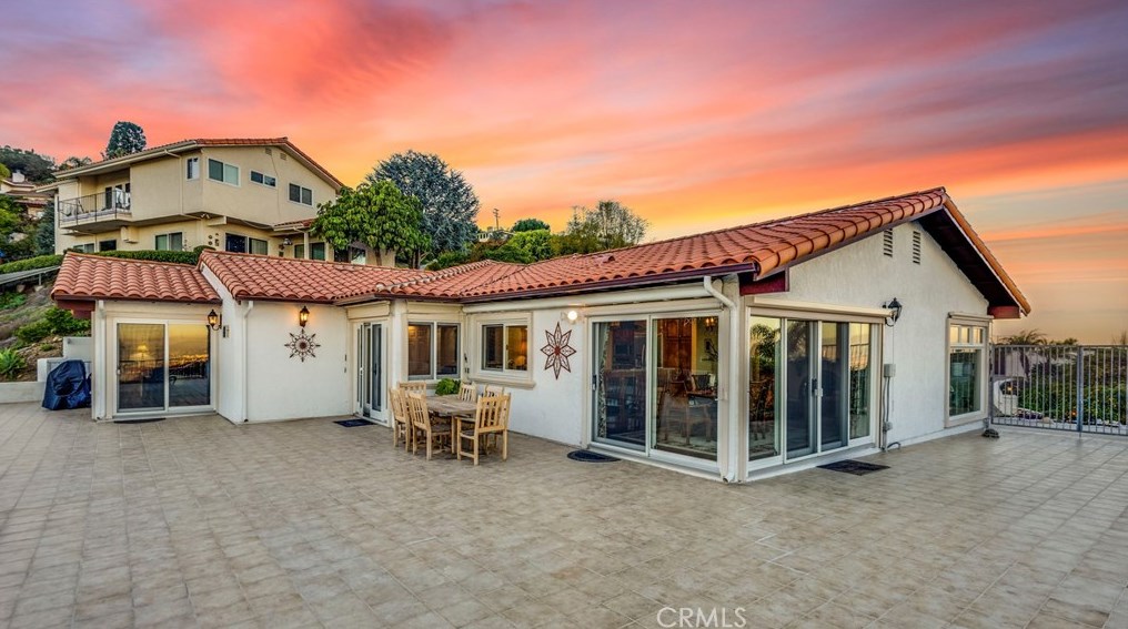3360 Crownview Dr, Palos Verdes Estates, CA 90275-6418