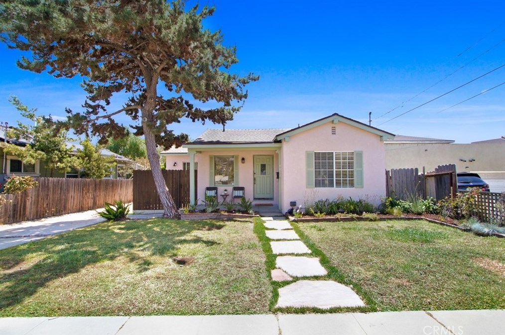 4060 15th St, Long Beach, CA 90804-3032