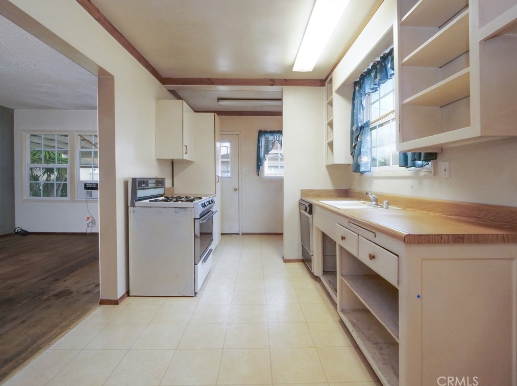 2713 Harvey Way, Lakewood CA  90713-3315 exterior