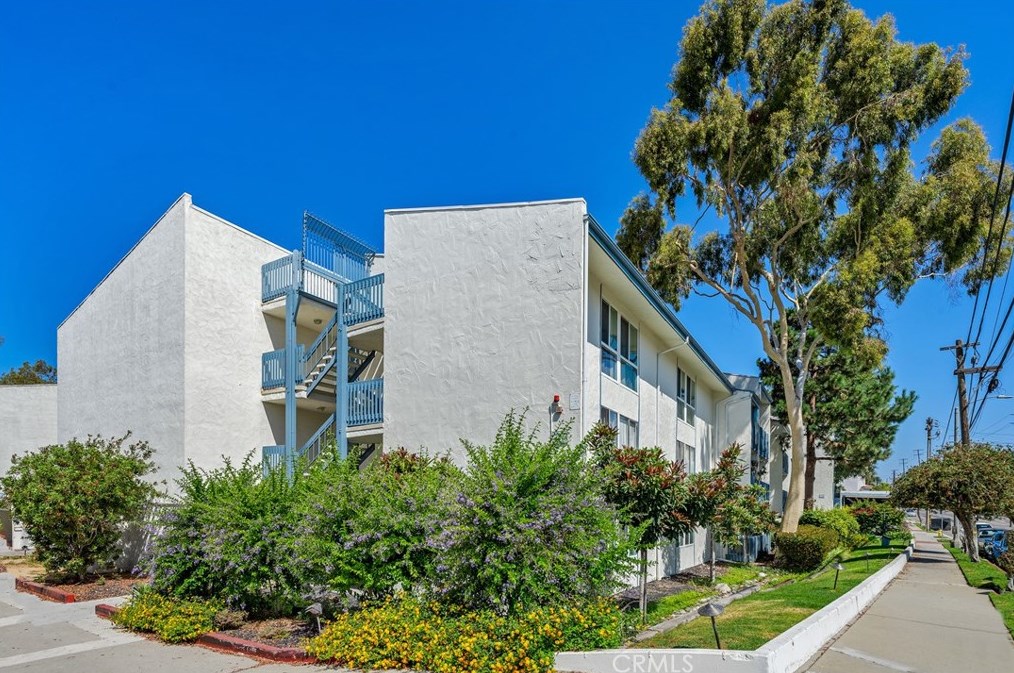 607 Prospect Ave, Redondo Beach CA  90277-4459 exterior