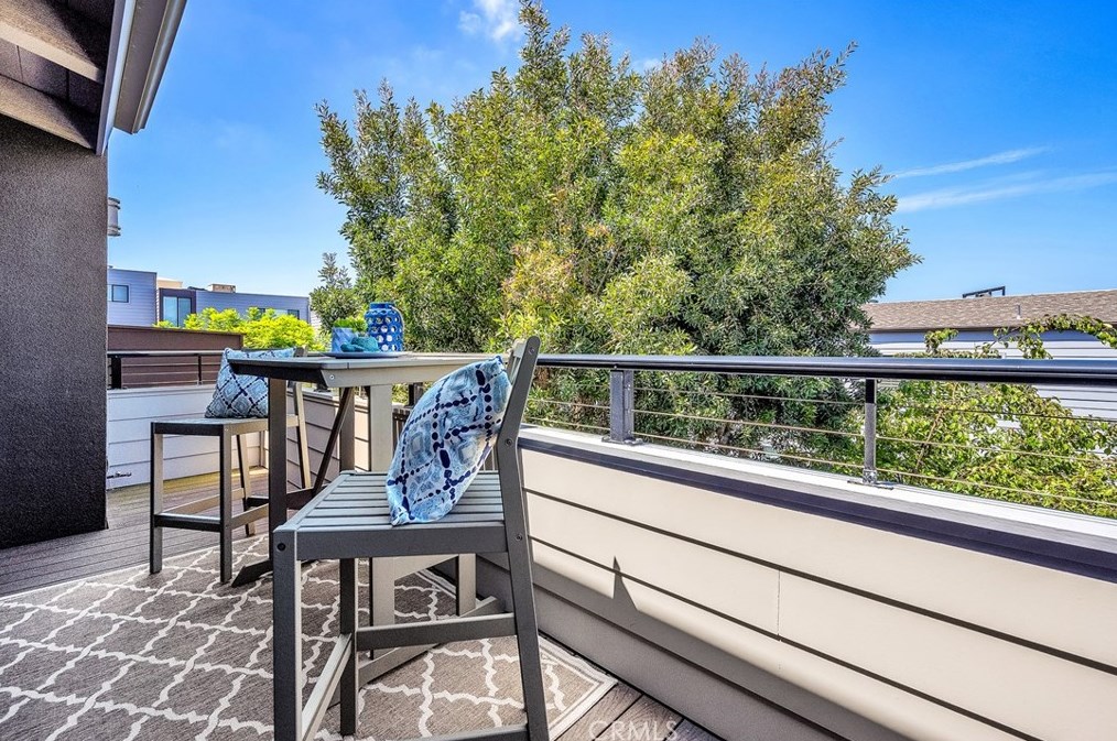 169 Calle Mayor, Redondo Beach CA  90277-6509 exterior