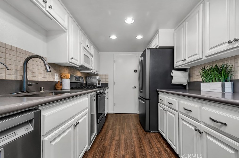 169 Calle Mayor, Redondo Beach CA  90277-6509 exterior