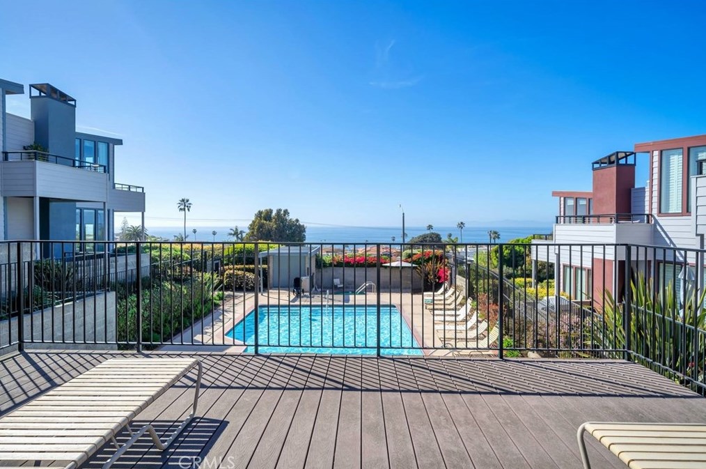 169 Calle Mayor, Redondo Beach CA  90277-6509 exterior
