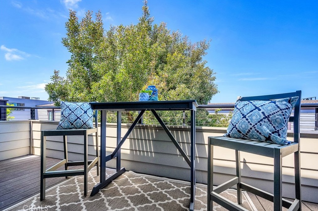 169 Calle Mayor, Redondo Beach CA  90277-6509 exterior