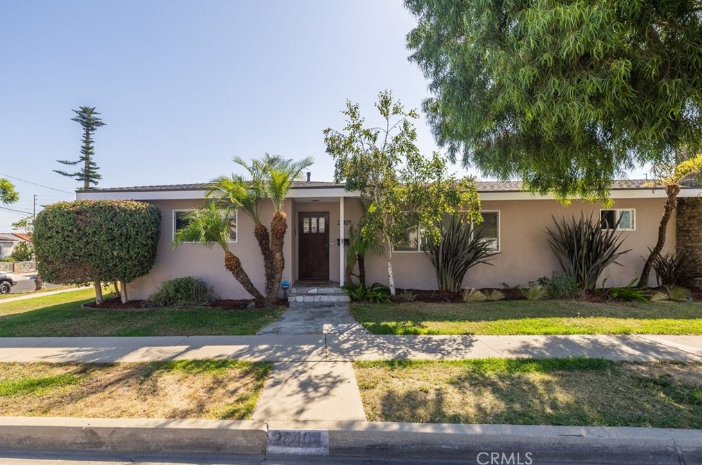 25404 Feijoa Ave, Lomita, CA 90717