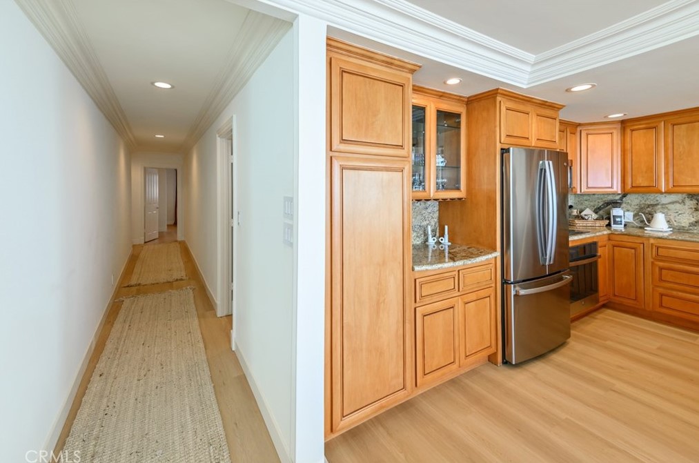 721 Esplanade, Redondo Beach CA  90277-4618 exterior