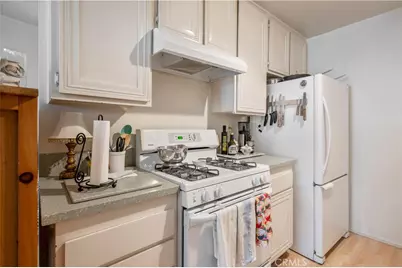 565 Esplanade #202, Redondo Beach, CA 90277 - Photo 14