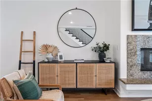 311 Aviation Pl, Manhattan Beach, CA 90266 - Photo 8