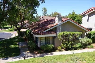 929 Thistlegate, Oak Park, CA 91377 - Photo 2