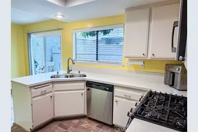 929 Thistlegate, Oak Park, CA 91377 - Photo 8