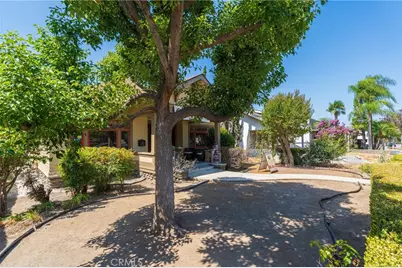 146 E Walnut Avenue, Monrovia, CA 91016 - Photo 6