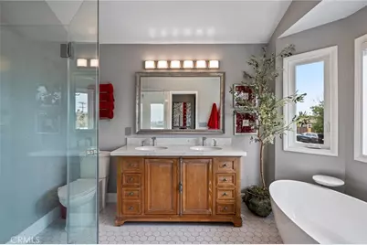 627 S Meyler Street, San Pedro, CA 90731 - Photo 2