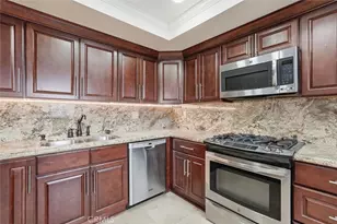 208 S Catalina Ave, Redondo Beach, CA 90277 - Photo 10