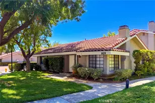 929 Thistlegate, Oak Park, CA 91377 - Photo 2