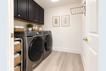 437 E Palm Avenue #207, Burbank, CA 91501 - Photo 12