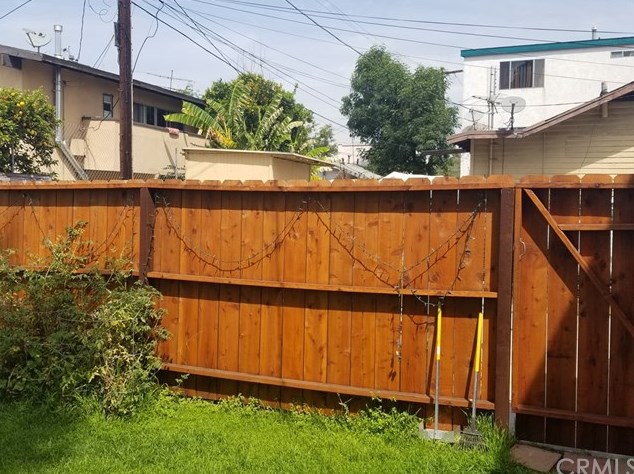 725 Normandie Ave, Los Angeles, CA 90005-2202