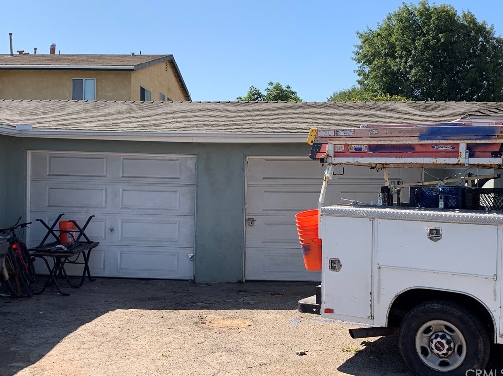 2416 England St, Huntington Beach, CA 92648-2901