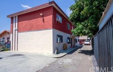 1651 42nd St, Los Angeles, CA 90011-3345