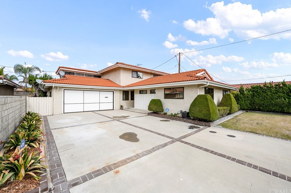 10457 Morning Glory Ave, Santa Ana, CA 92708-1136