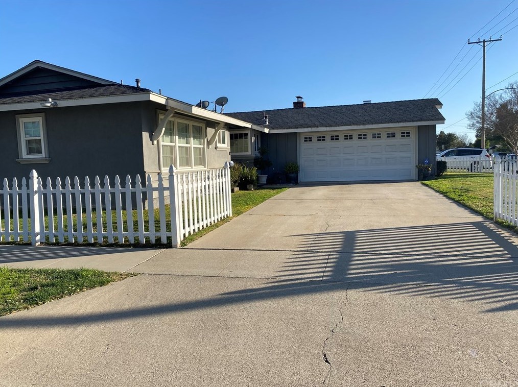 902 Nutwood St, Anaheim CA  92804-4402 exterior