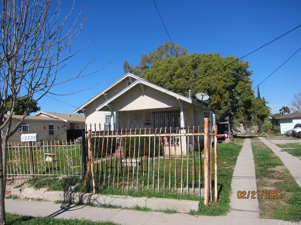 2223 119th St, Los Angeles, CA 90059-2621