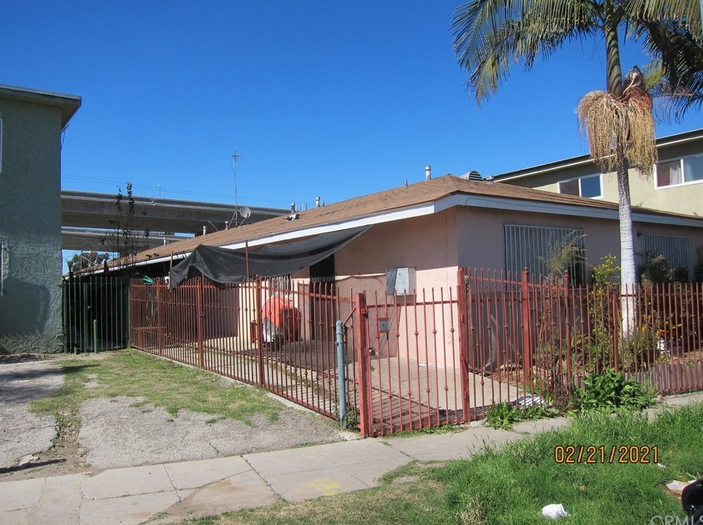 11213 Broadway, Los Angeles, CA 90061-1957