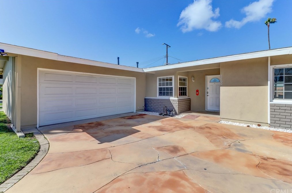 1600 White Oak St, Costa Mesa, CA 92626-3725