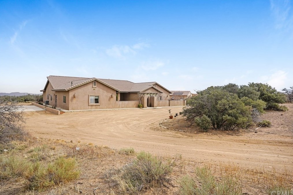 7332 Cygnet Rd, Phelan, CA 92371-4188