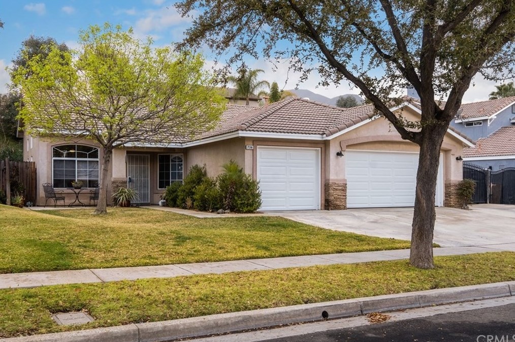 736 Donatello Dr, Corona, CA 92882-6394