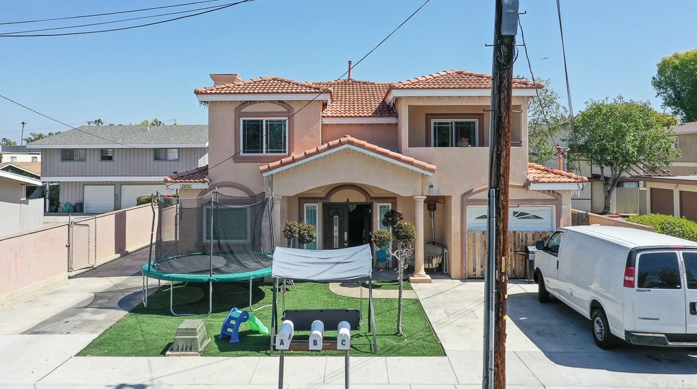 1992 Anaheim Ave, Costa Mesa, CA 92627-2603
