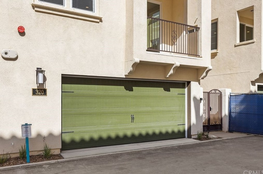 320 Ford Rd, Costa Mesa, CA 92627