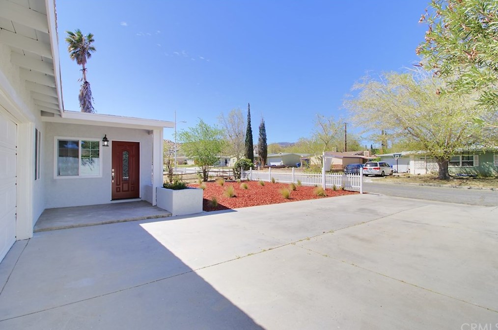 38850 Juniper Tree Rd, Palmdale, CA 93551-3830