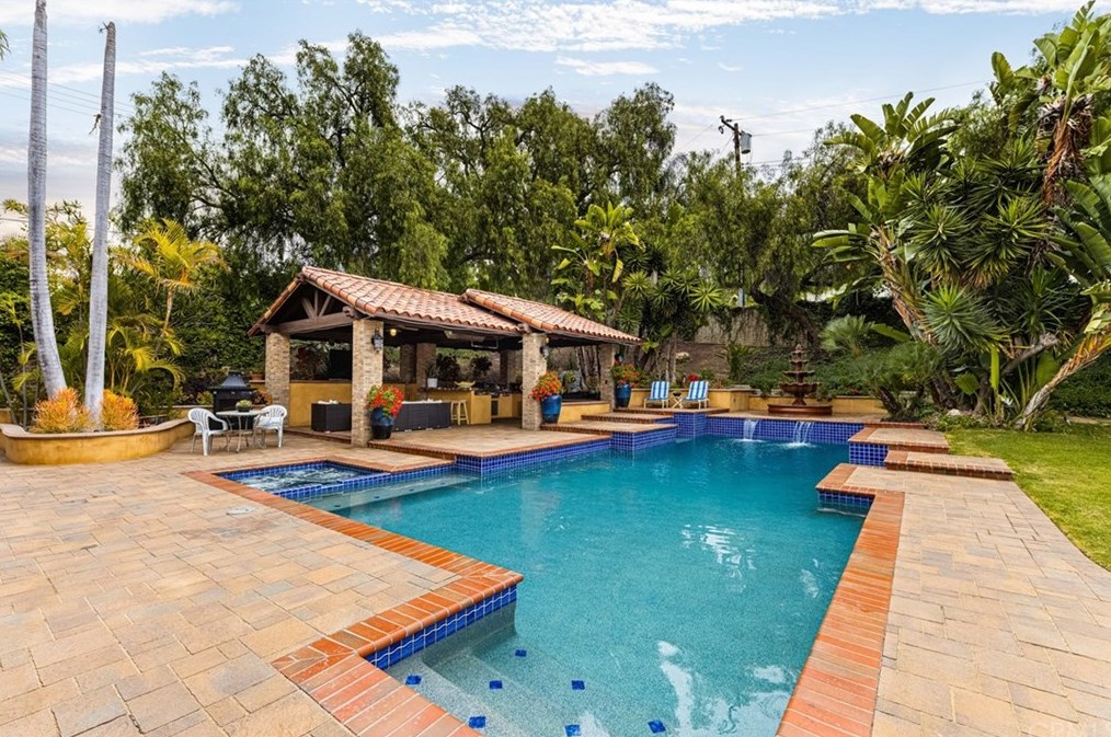 11802 Colony Dr, Santa Ana, CA 92705