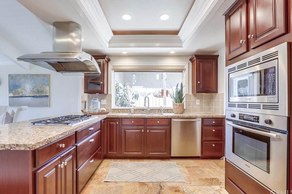 31152 Flying Cloud Dr, Laguna Beach CA  92677-2715 exterior
