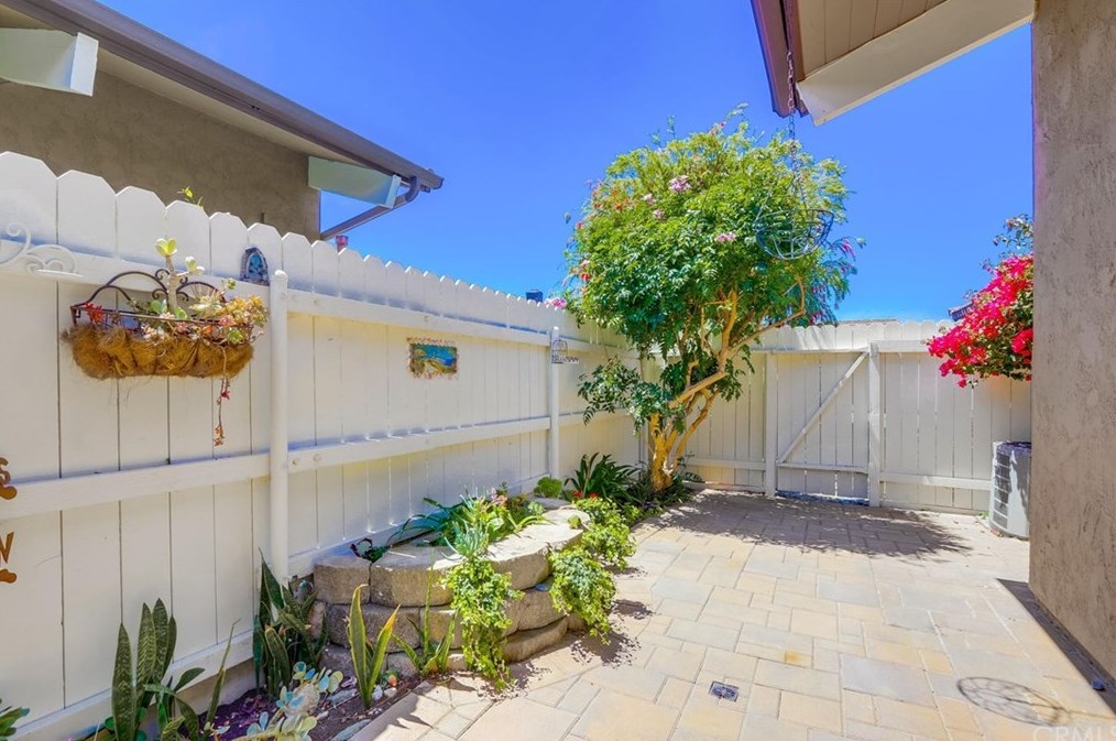 31152 Flying Cloud Dr, Laguna Beach CA  92677-2715 exterior