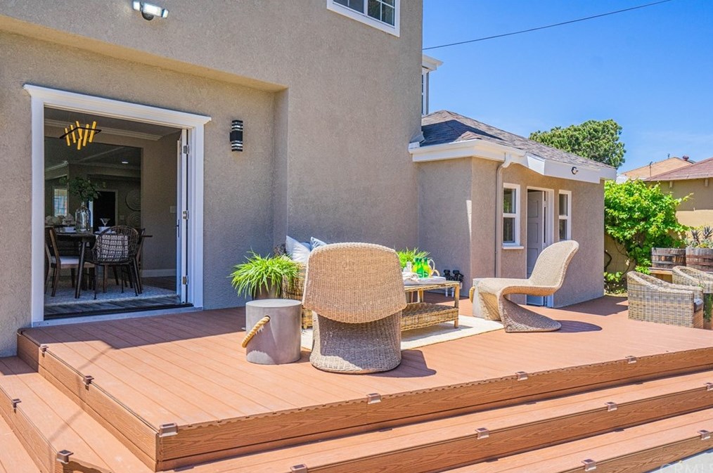8210 Alverstone Ave, Los Angeles CA  90045-2855 exterior