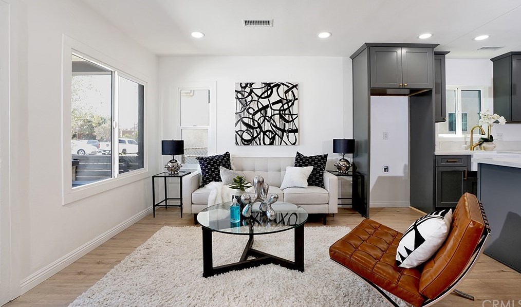 2017 Palm Grove Ave, Los Angeles CA  90016-1631 exterior