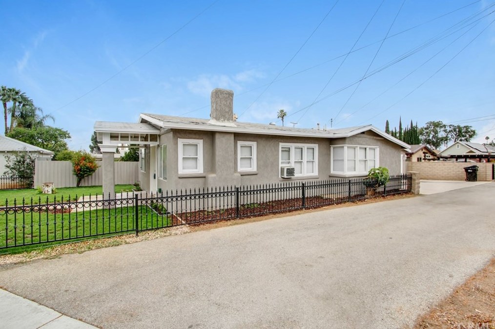 919 Grand Blvd, Corona, CA 92879-2232