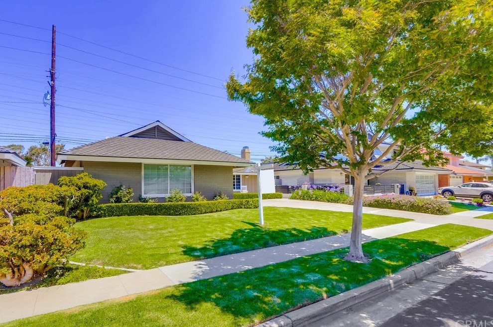9141 Regatta Dr, Huntington Beach, CA 92646-7845