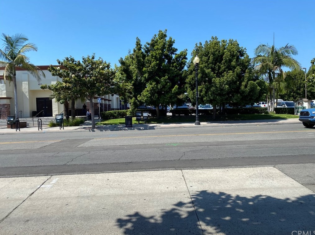 450 4th St, Santa Ana CA  92701-4709 exterior