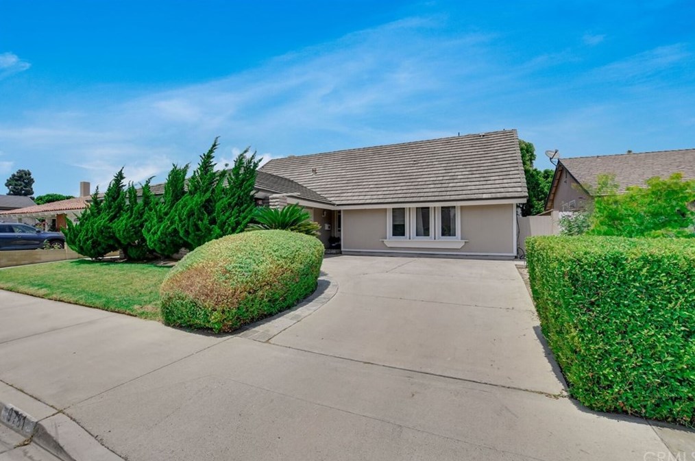 9781 Star Dr, Huntington Beach, CA 92646-6513