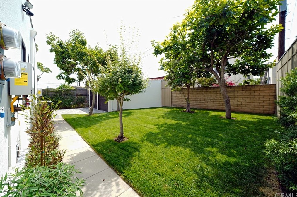 1185 Keniston Ave, Los Angeles CA  90019-1710 exterior