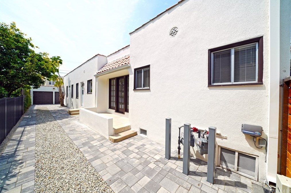 1185 Keniston Ave, Los Angeles CA  90019-1710 exterior