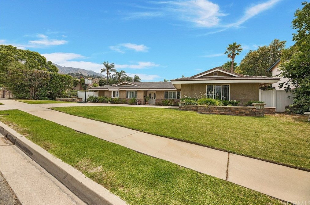 228 N Lone Hill Ave, Glendora, CA 91741