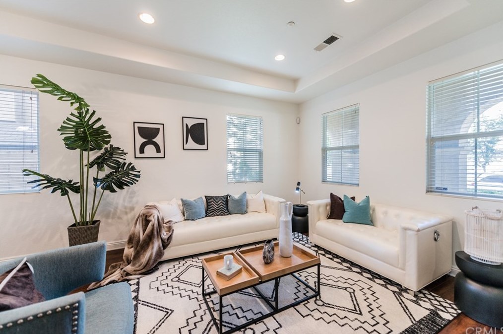 15767 Rock Point Ln, Fontana, CA 92336-4576