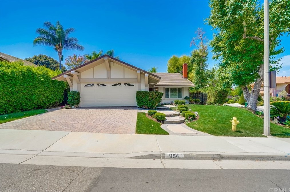954 Avenida Loma, San Dimas, CA 91773