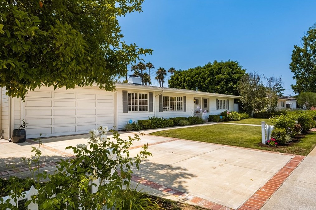 1242 Smoke Tree Ln, Santa Ana, CA 92705