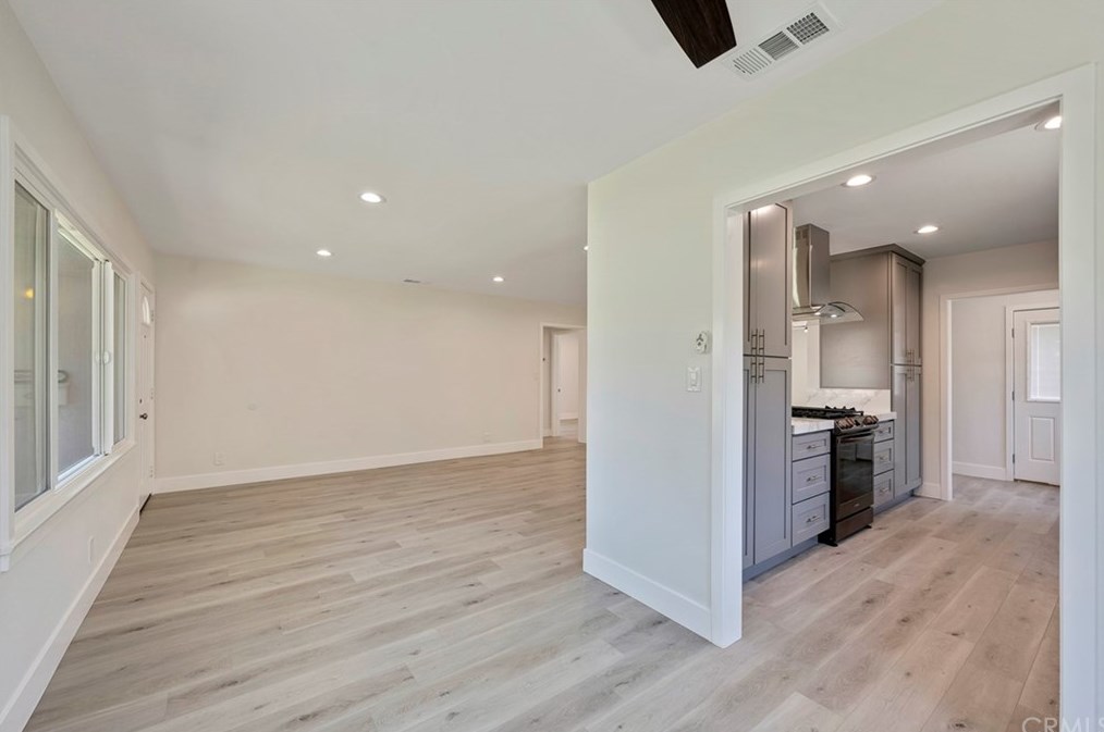 6128 Village Rd, Lakewood CA  90713-3131 exterior