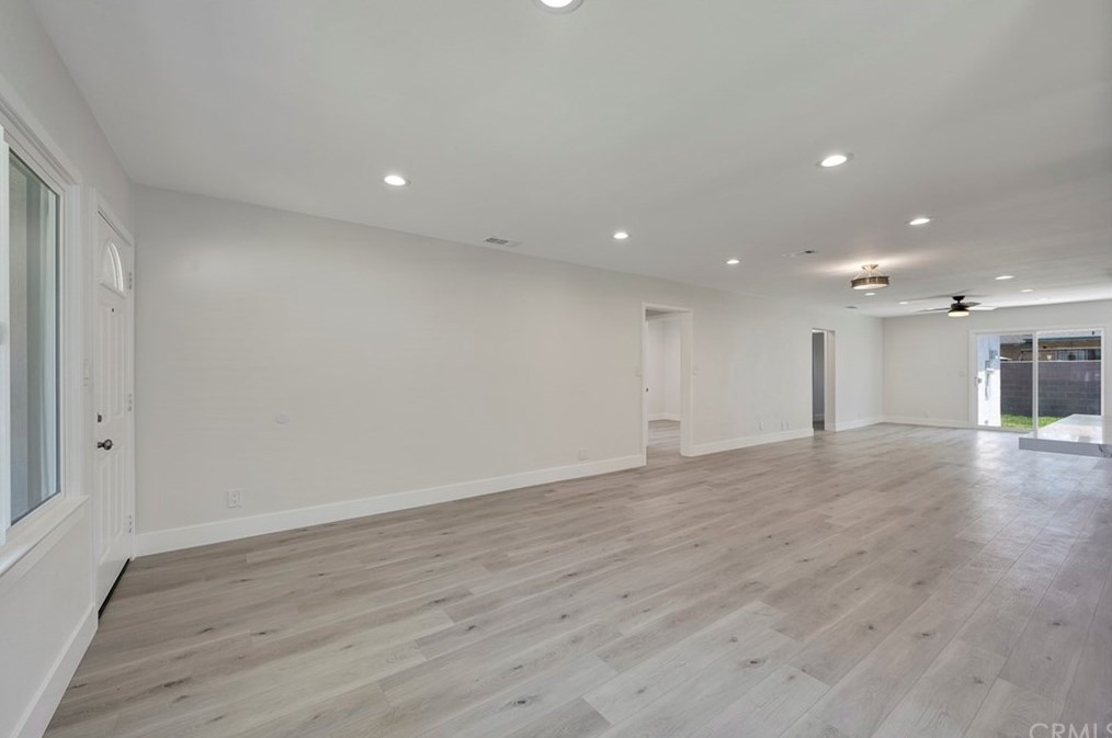 6128 Village Rd, Lakewood CA  90713-3131 exterior